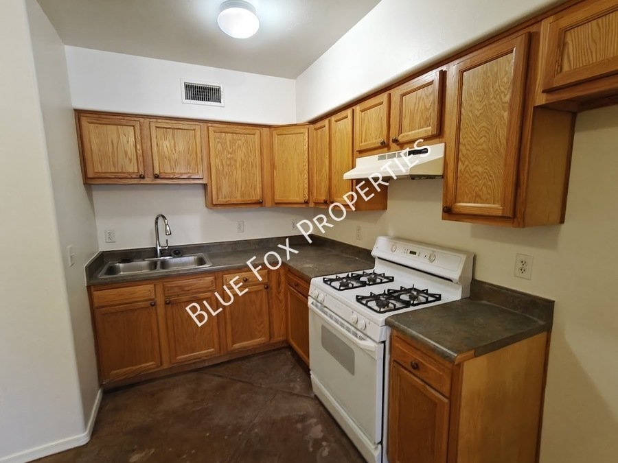 Duplex unit with private yard and parking! property image