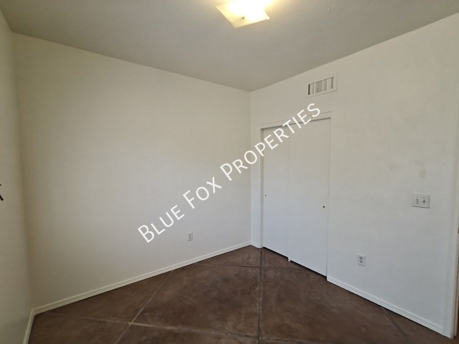 Duplex unit with private yard and parking! property image