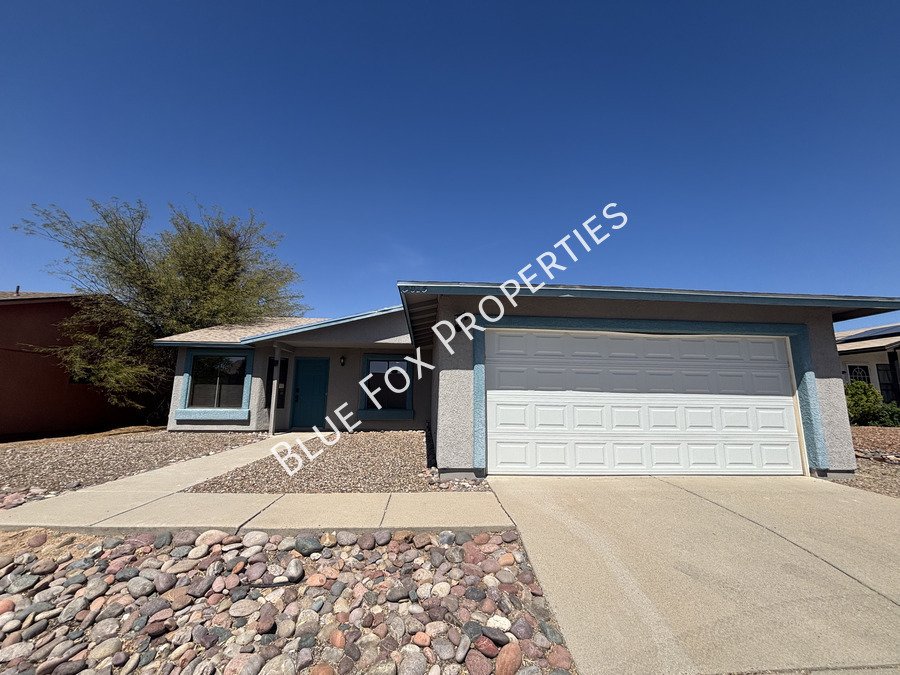 9825 N Camino Vado property image