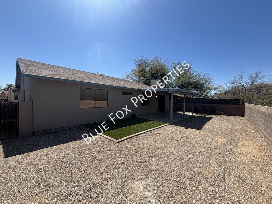 9825 N Camino Vado property image