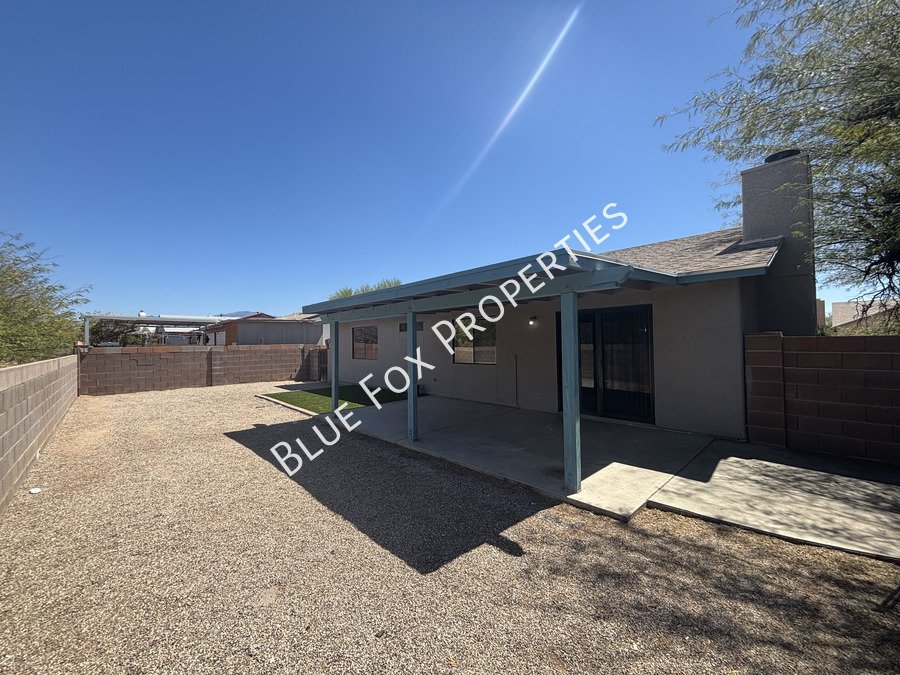 9825 N Camino Vado property image
