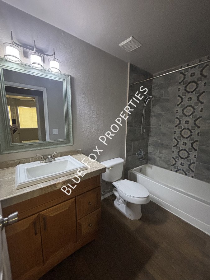 9825 N Camino Vado property image