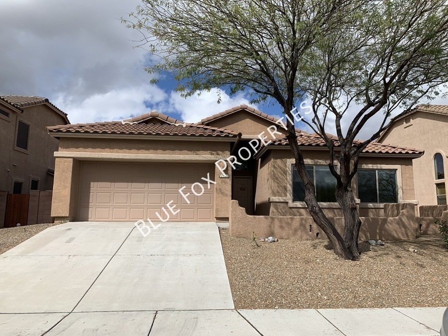 4 bed, 2 bath home in desirable neighborhood, no neighbors behind offers privacy. property image