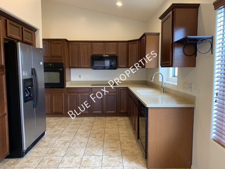 4 bed, 2 bath home in desirable neighborhood, no neighbors behind offers privacy. property image