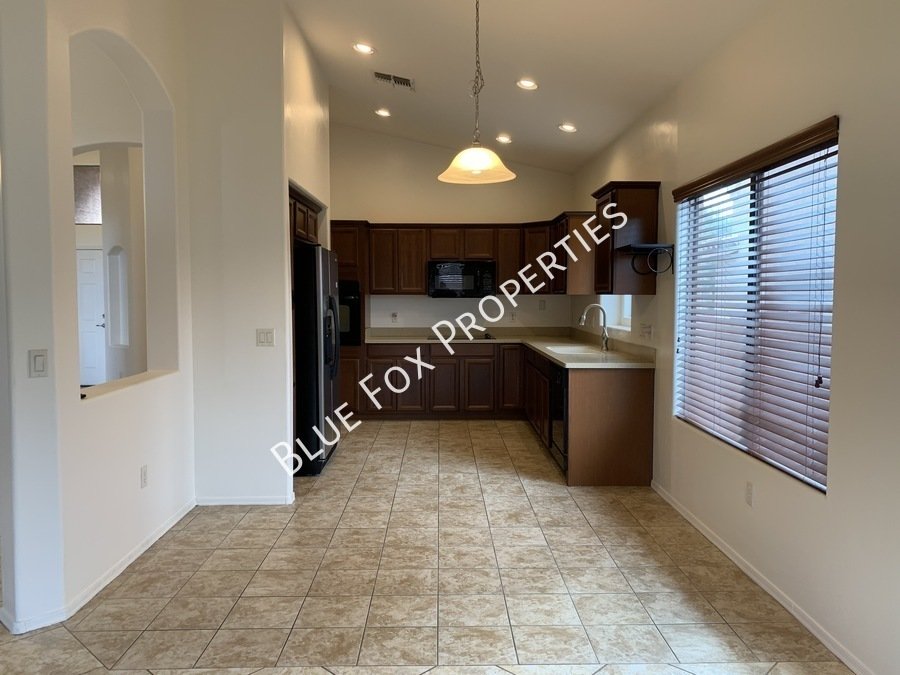 4 bed, 2 bath home in desirable neighborhood, no neighbors behind offers privacy. property image