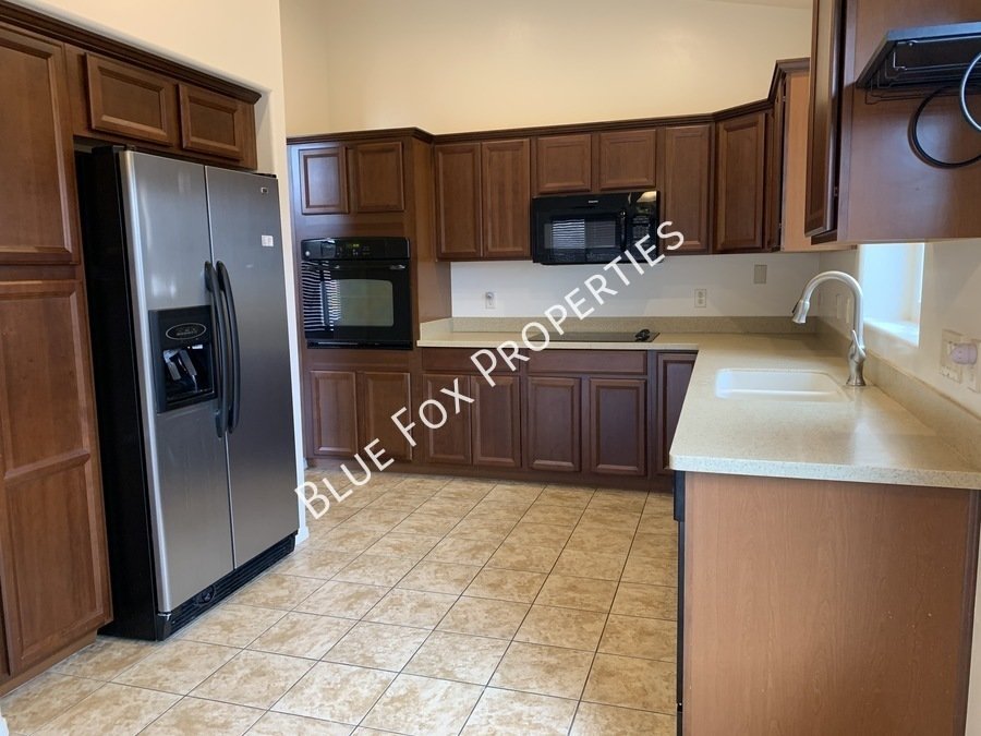 4 bed, 2 bath home in desirable neighborhood, no neighbors behind offers privacy. property image