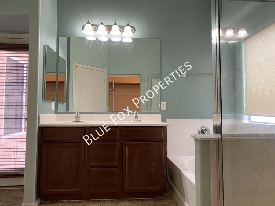 4 bed, 2 bath home in desirable neighborhood, no neighbors behind offers privacy. property image