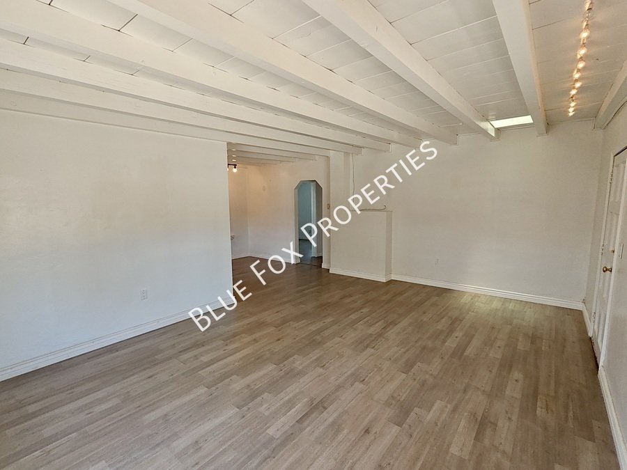 2233 N Isabel Blvd property image