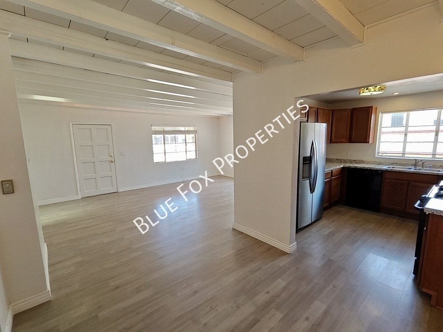 2233 N Isabel Blvd property image