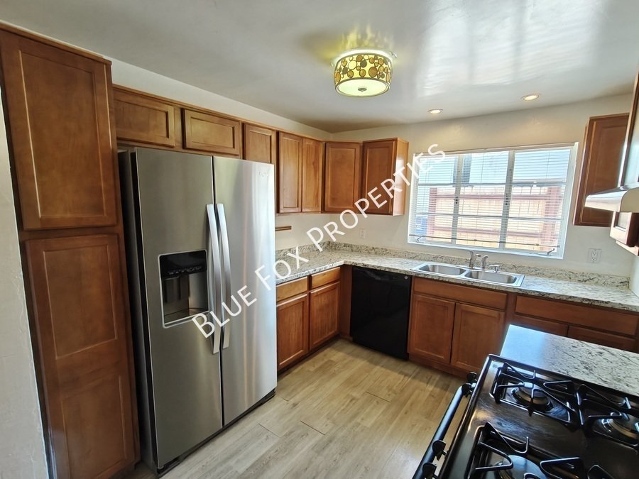 2233 N Isabel Blvd property image