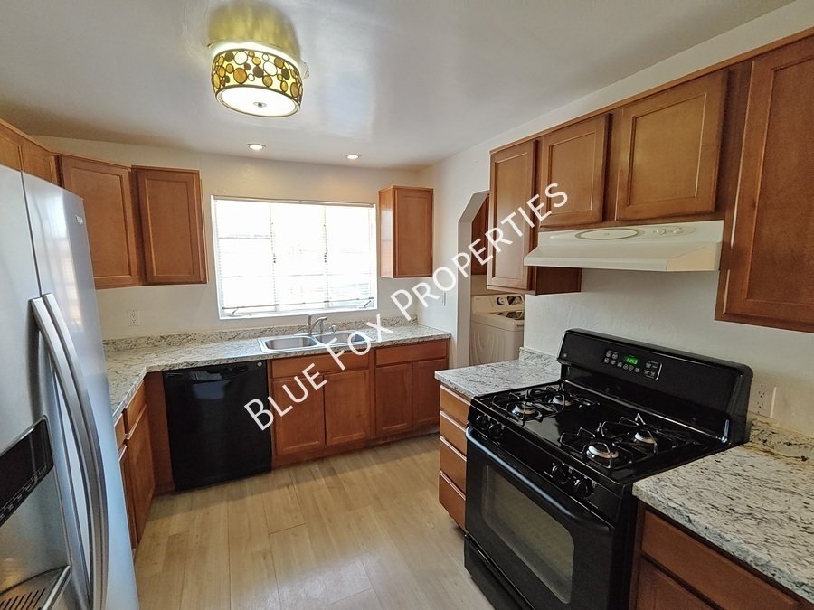 2233 N Isabel Blvd property image