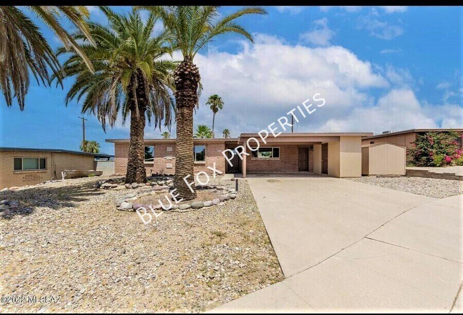 4 Bedroom, 2 Bathroom Home in East Tucson plus Office property image