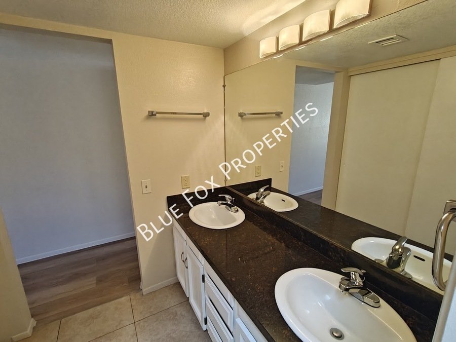 8305 N Midnight Way property image