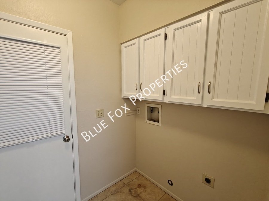 8305 N Midnight Way property image
