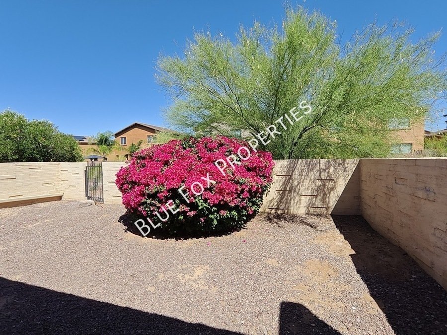 8305 N Midnight Way property image