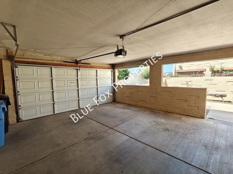 8305 N Midnight Way property image