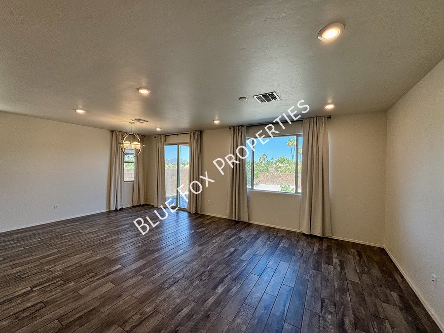 6217 North Saguaro Post Place property image