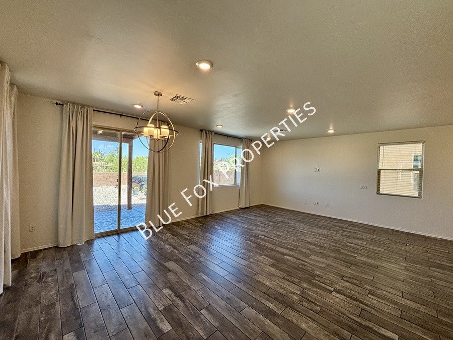 6217 North Saguaro Post Place property image