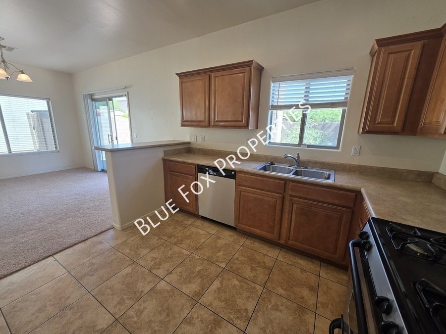 3 bed, 2.5 bath home, located close to schools, shopping and more! Peaceful neighborhood property image