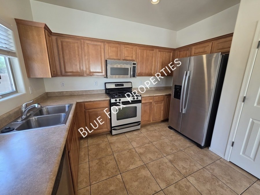 3 bed, 2.5 bath home, located close to schools, shopping and more! Peaceful neighborhood property image