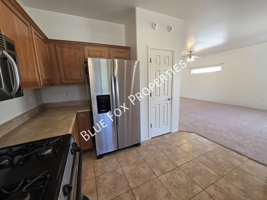 3 bed, 2.5 bath home, located close to schools, shopping and more! Peaceful neighborhood property image