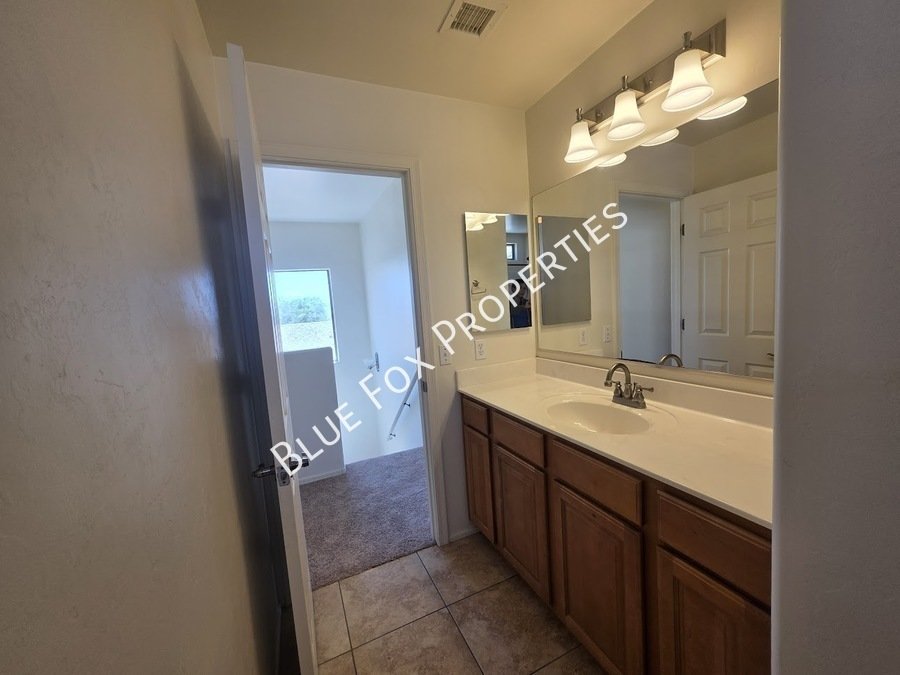 3 bed, 2.5 bath home, located close to schools, shopping and more! Peaceful neighborhood property image