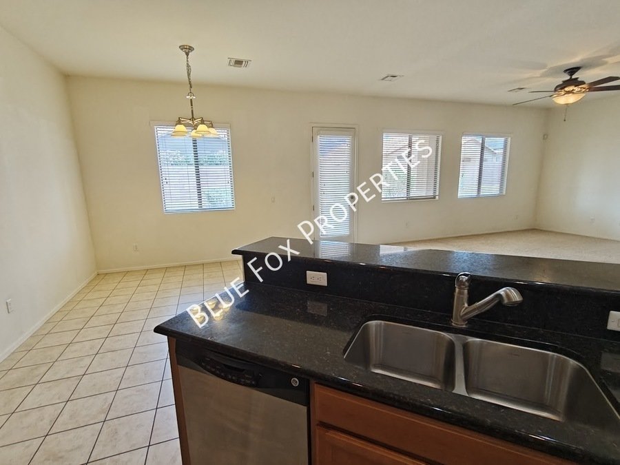 Gorgeous home in Sahuarita, enjoy all of the amenities the community has to offer! property image
