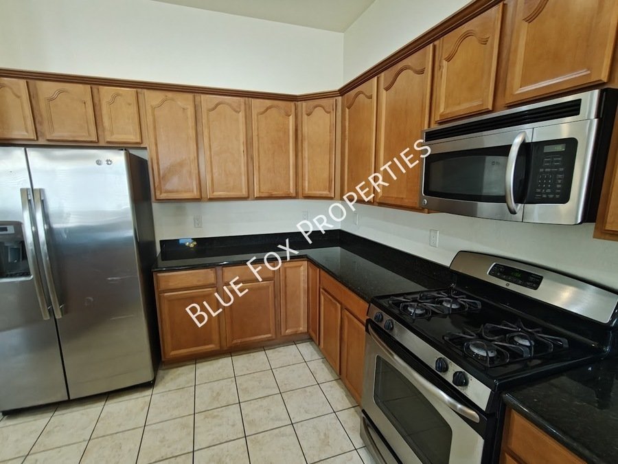 Gorgeous home in Sahuarita, enjoy all of the amenities the community has to offer! property image