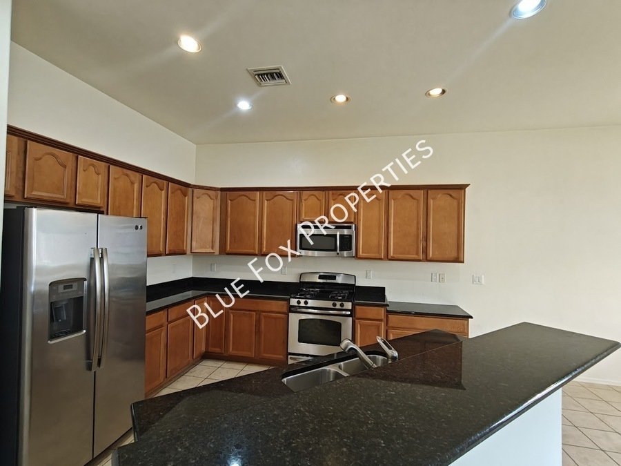 Gorgeous home in Sahuarita, enjoy all of the amenities the community has to offer! property image