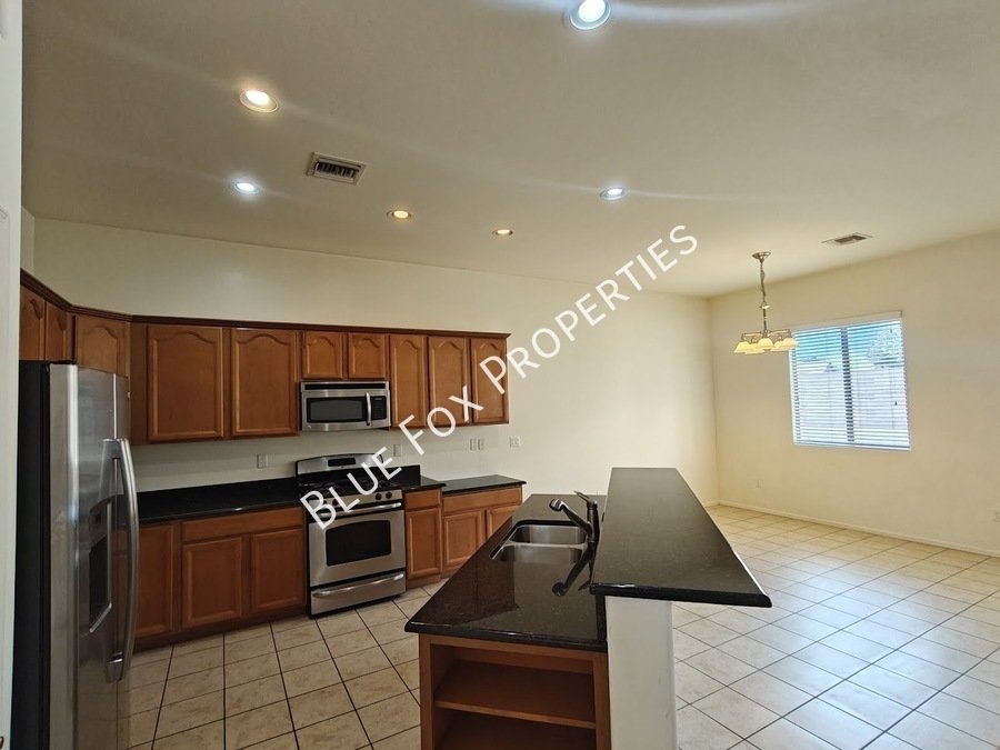 Gorgeous home in Sahuarita, enjoy all of the amenities the community has to offer! property image