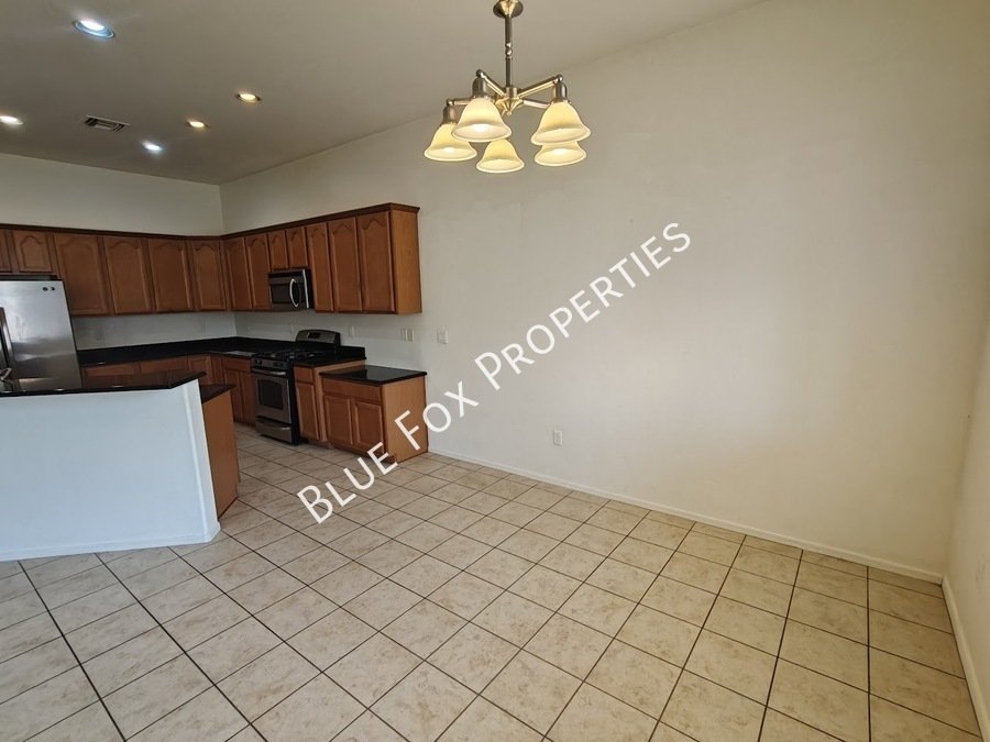Gorgeous home in Sahuarita, enjoy all of the amenities the community has to offer! property image