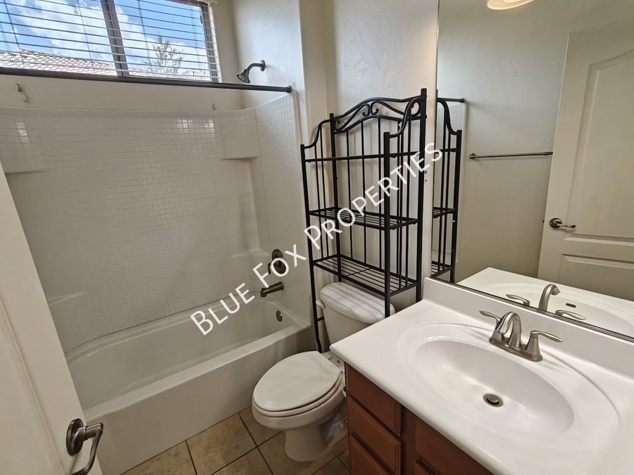 Gorgeous home in Sahuarita, enjoy all of the amenities the community has to offer! property image