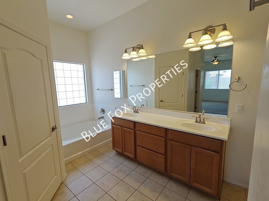 Gorgeous home in Sahuarita, enjoy all of the amenities the community has to offer! property image