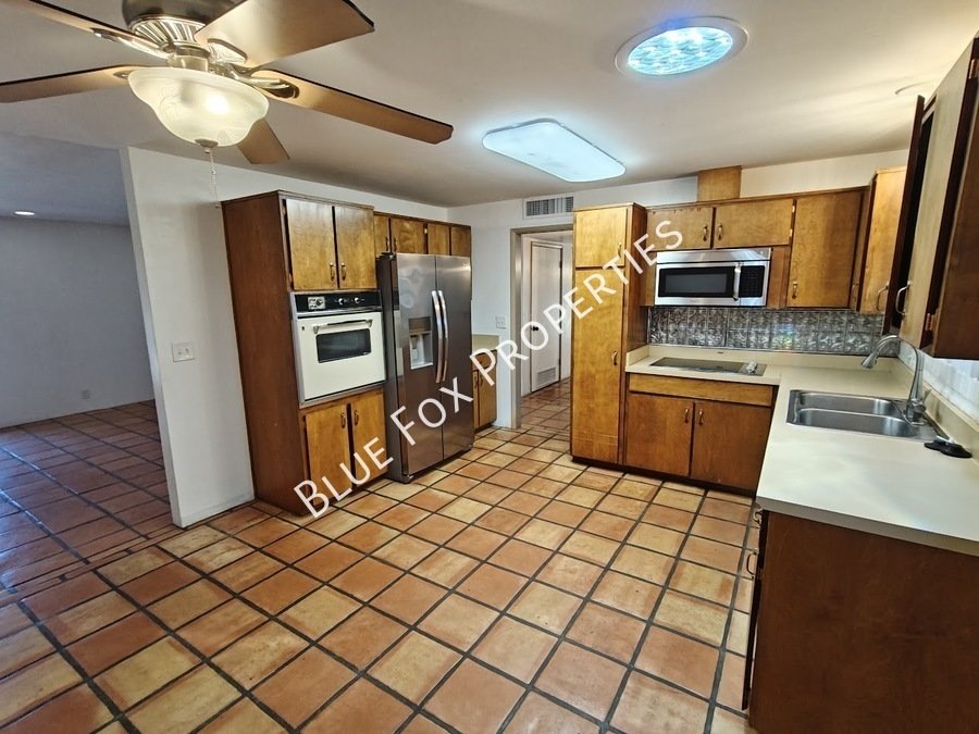 2781 W Calle Carapan property image