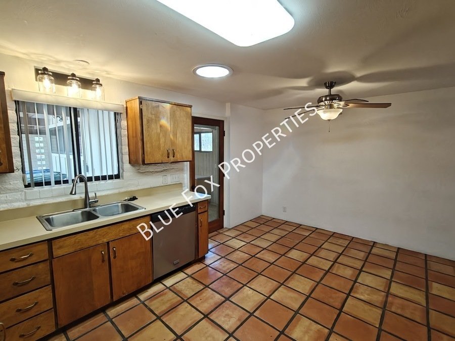 2781 W Calle Carapan property image