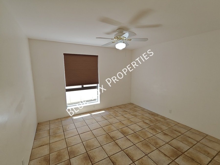 2781 W Calle Carapan property image