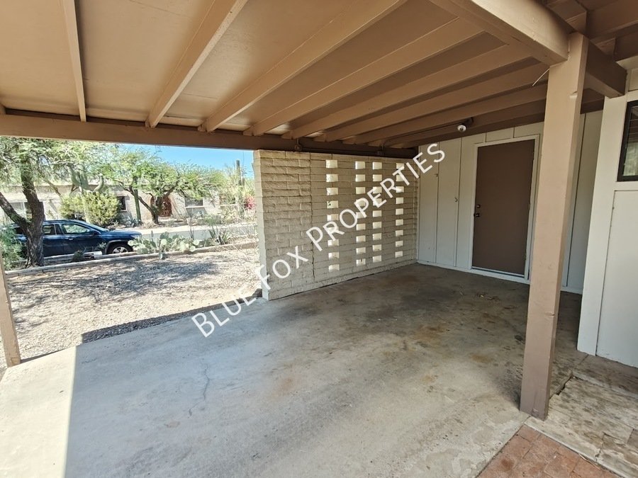 2781 W Calle Carapan property image