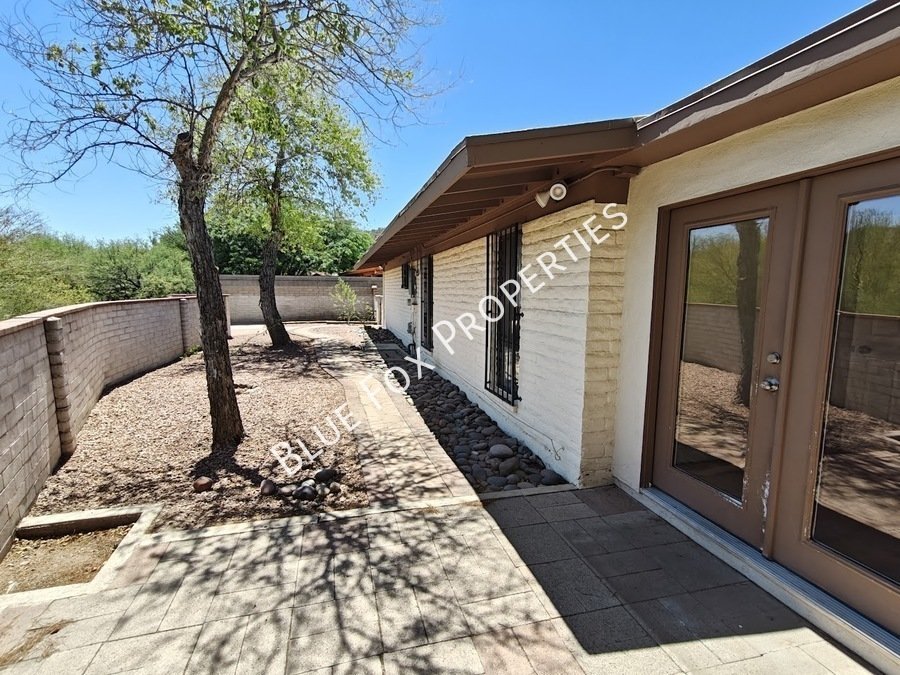 2781 W Calle Carapan property image