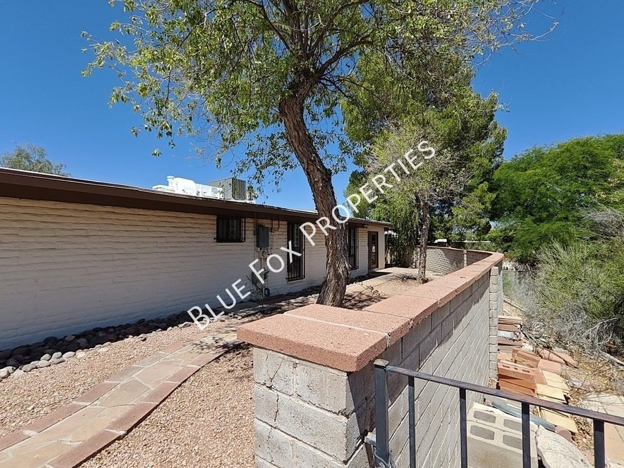 2781 W Calle Carapan property image