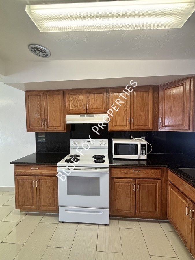 7329 E 28th Pl property image