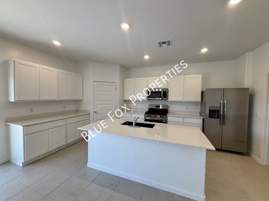 10253 West Sumullen St property image