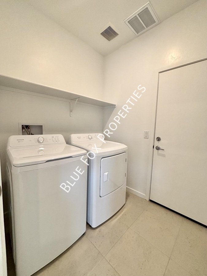 10253 West Sumullen St property image