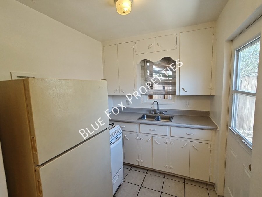 Comfortable and close to shopping and more! property image