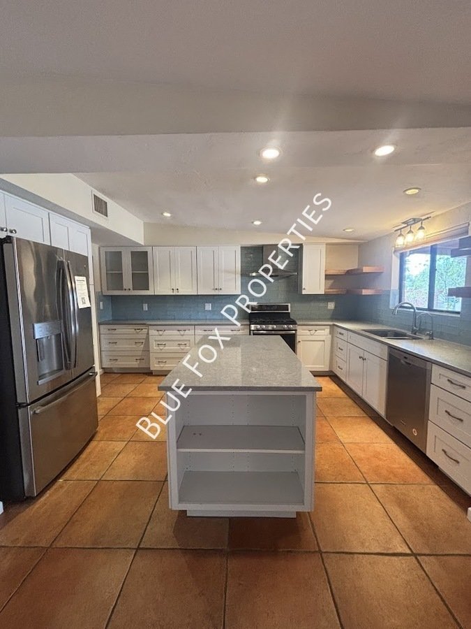 729 N Alamo Avenue property image