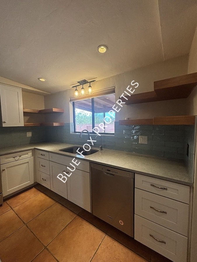 729 N Alamo Avenue property image