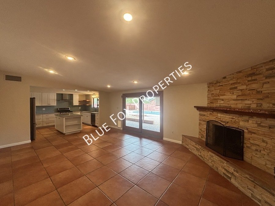 729 N Alamo Avenue property image