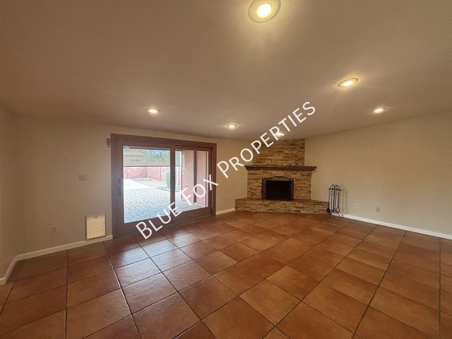 729 N Alamo Avenue property image
