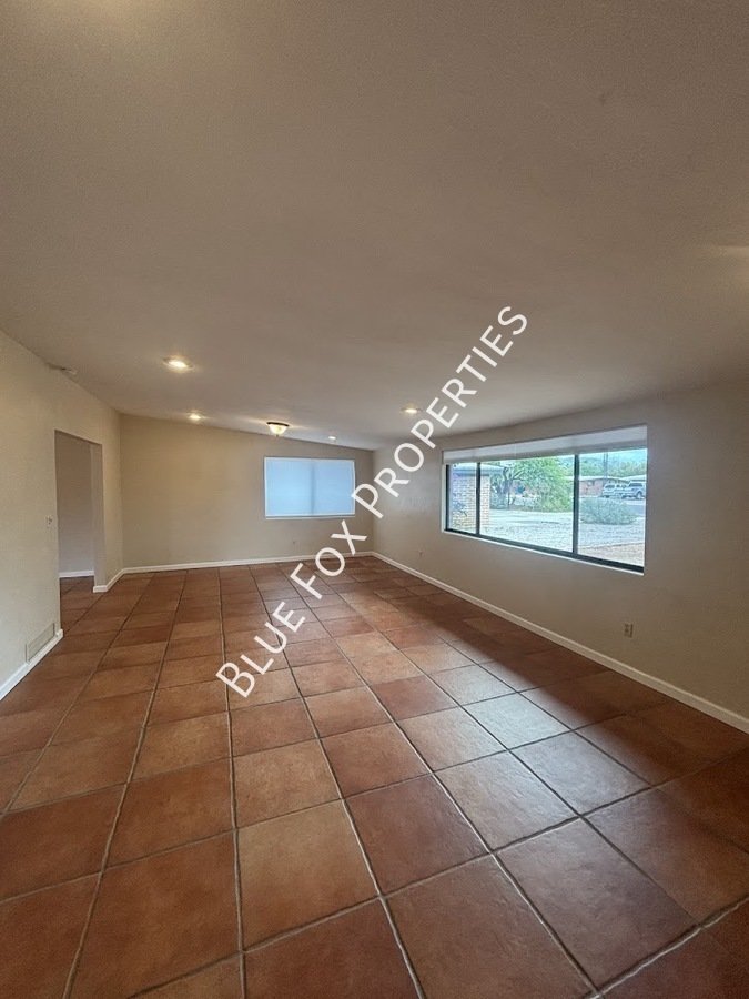 729 N Alamo Avenue property image