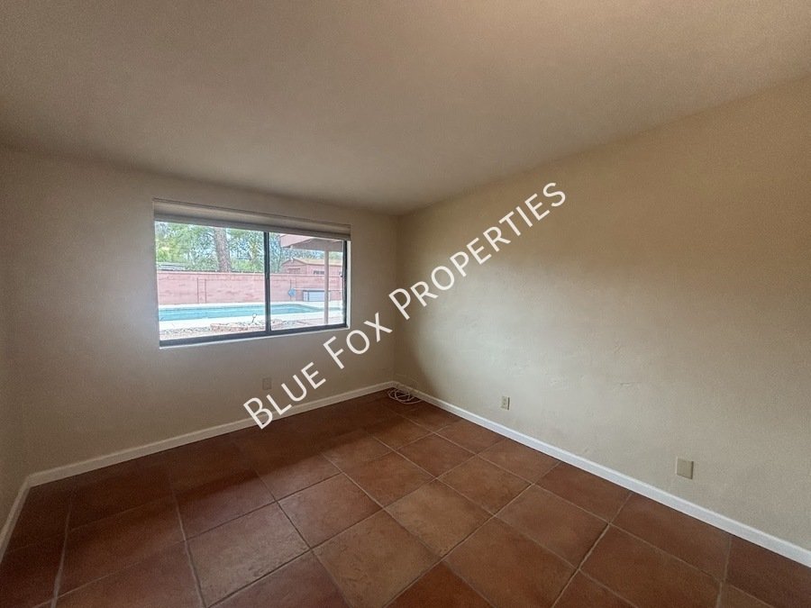 729 N Alamo Avenue property image