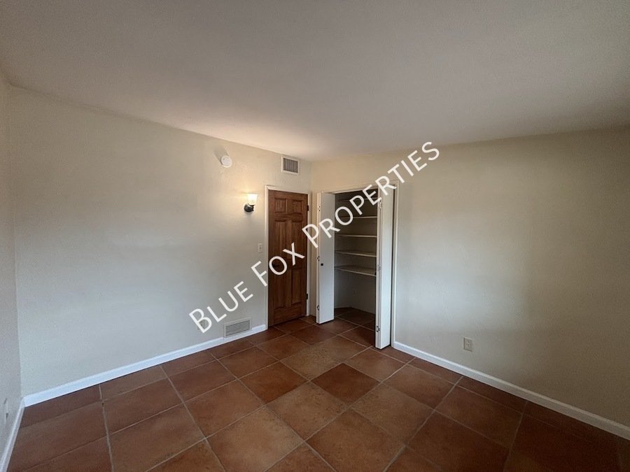 729 N Alamo Avenue property image